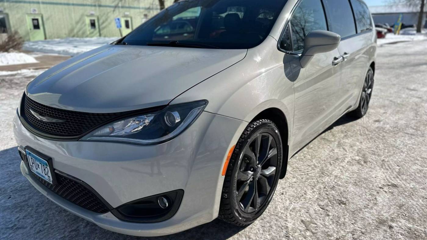 2019 Chrysler Pacifica Touring L — Minivan — 100,631 mi — Forest Lake, MN
