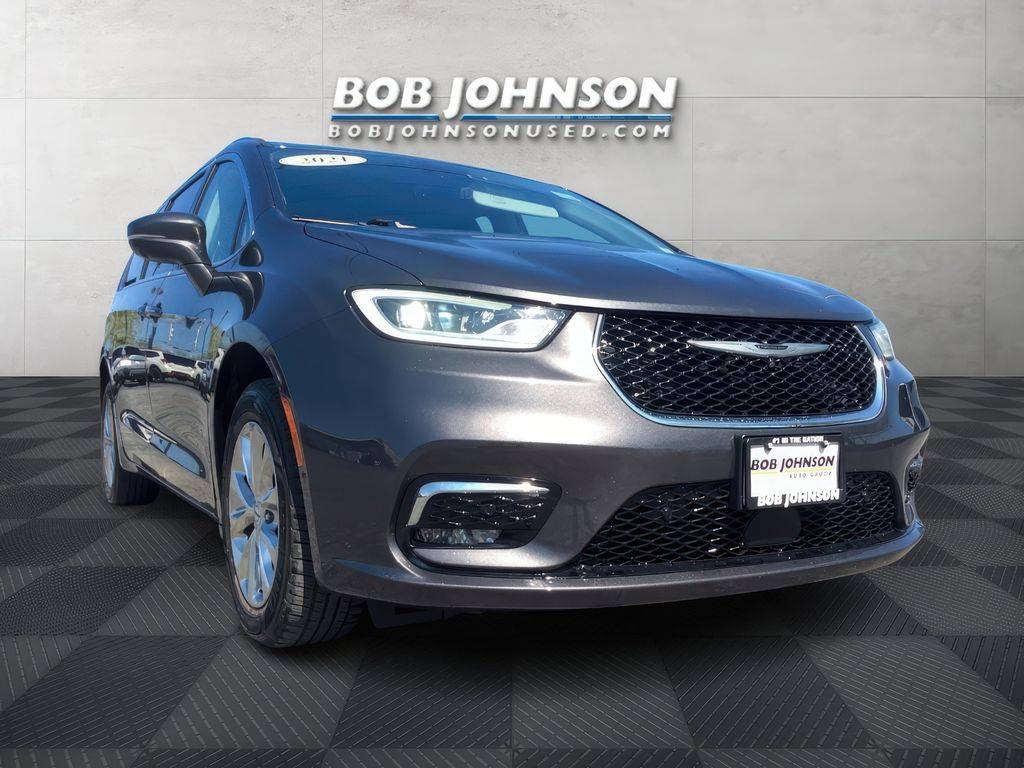 2021 Chrysler Pacifica Touring L — Minivan — 47,196 mi — Watertown, NY
