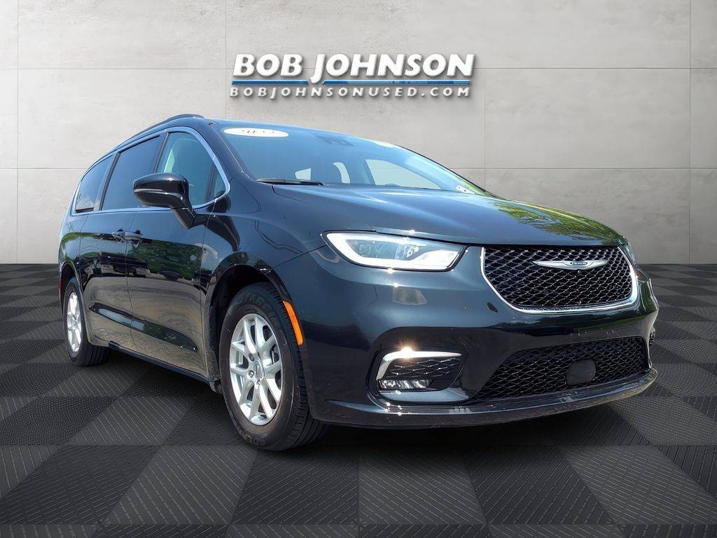 2022 Chrysler Pacifica Touring L — Minivan — 62,124 mi — Watertown, NY
