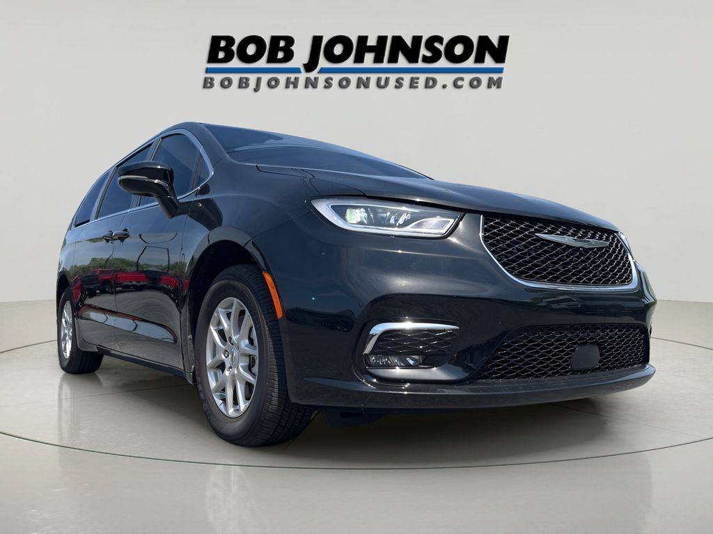 2025 Chrysler Pacifica Select — Minivan — 8,333 mi — Watertown, NY