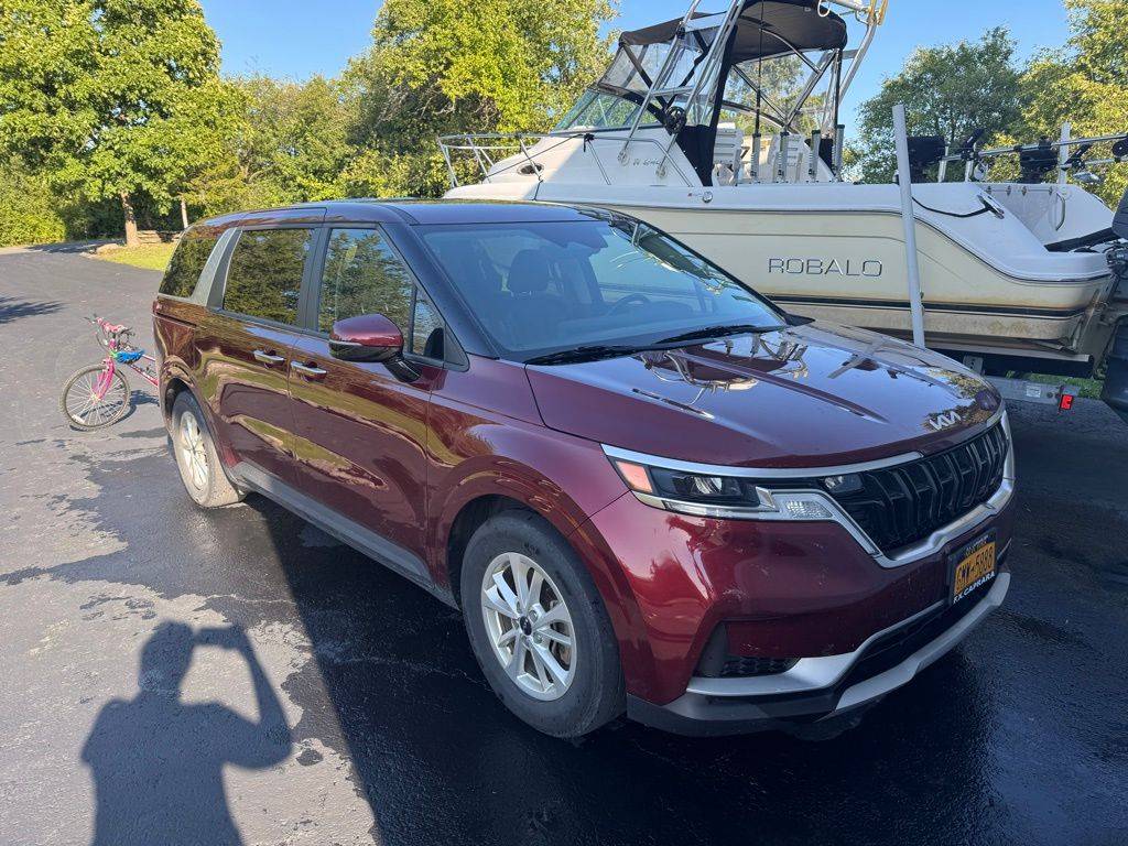 2023 Kia Carnival LXS — Minivan — 27,944 mi — Watertown, NY