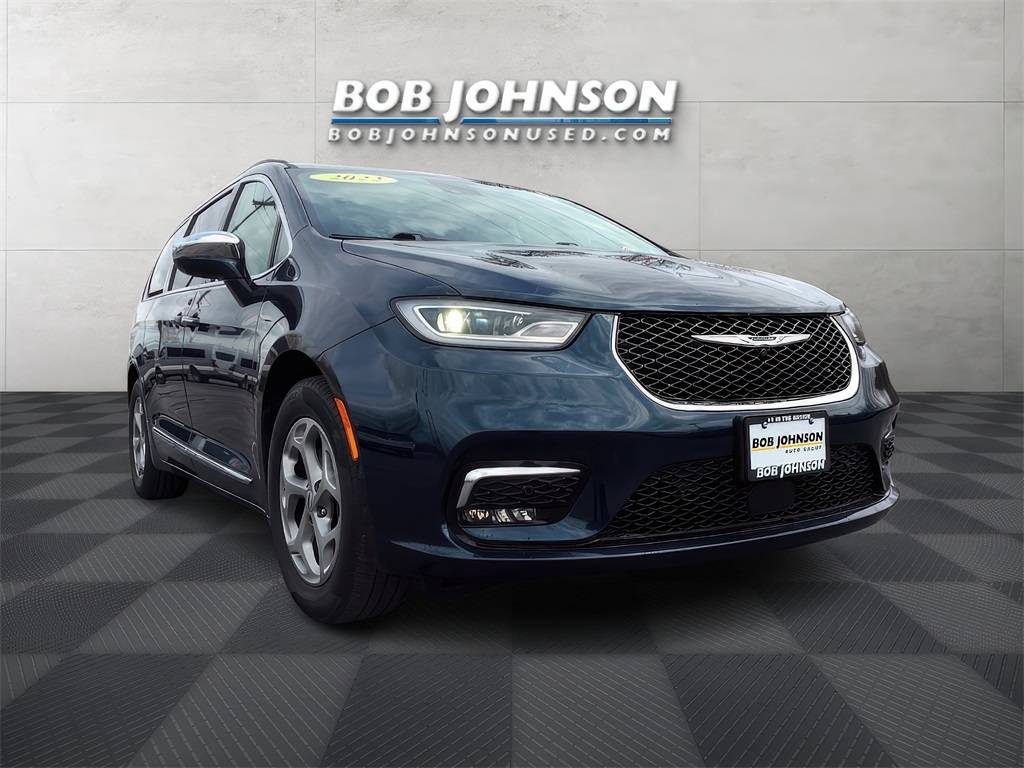 2022 Chrysler Pacifica Limited — Minivan — 26,675 mi — Watertown, NY