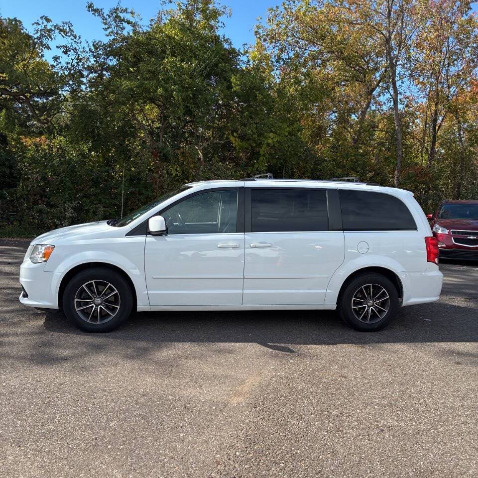 2017 Dodge Grand Caravan SXT — Minivan — 93,276 mi — south holland, IL