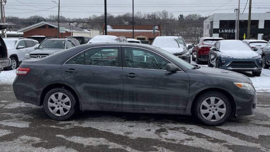 2011 Toyota Camry LE — Sedan — 176,292 mi — south holland, IL