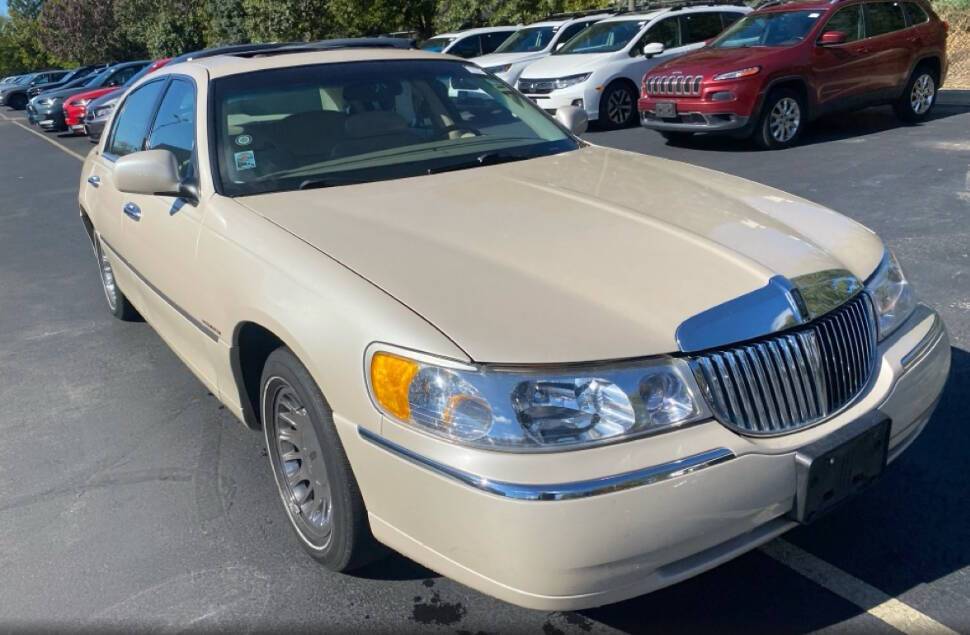 2000 Lincoln Town Car Cartier — Sedan — 84,950 mi — south holland, IL