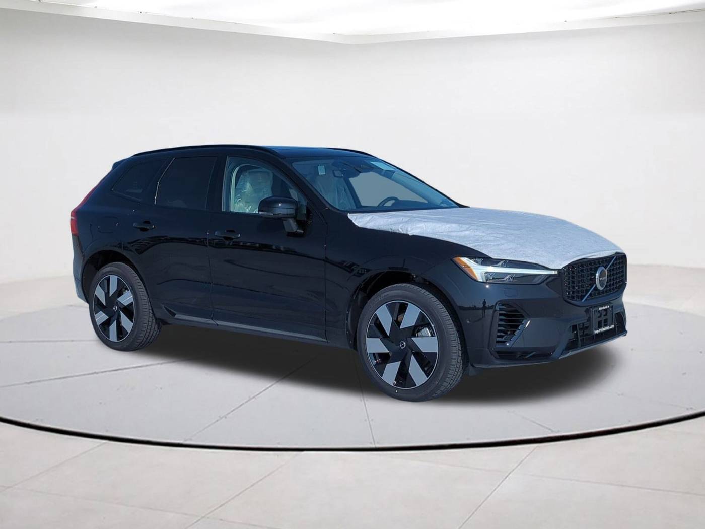 2025 Volvo XC60 T8 Plus Dark Theme