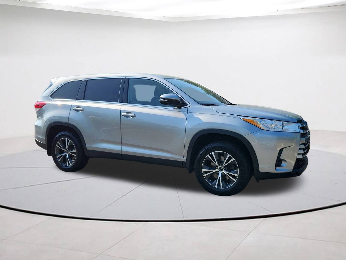 2019 Toyota Highlander LE V6 — SUV — 73,967 mi — Falls Church, VA