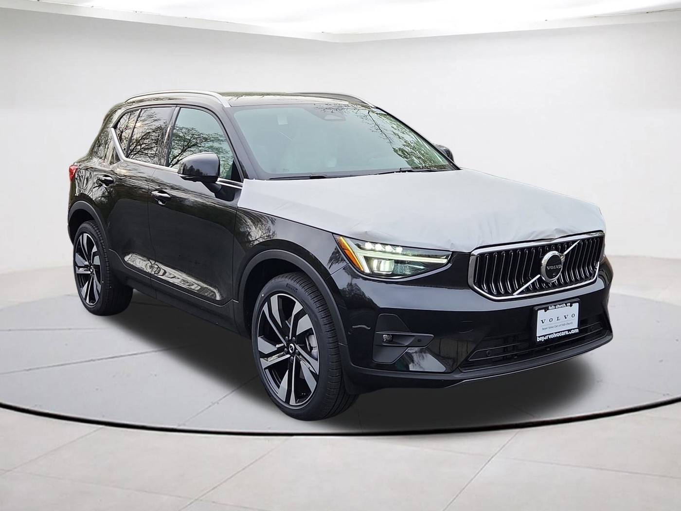 2025 Volvo XC40 B5 Ultra Bright Theme