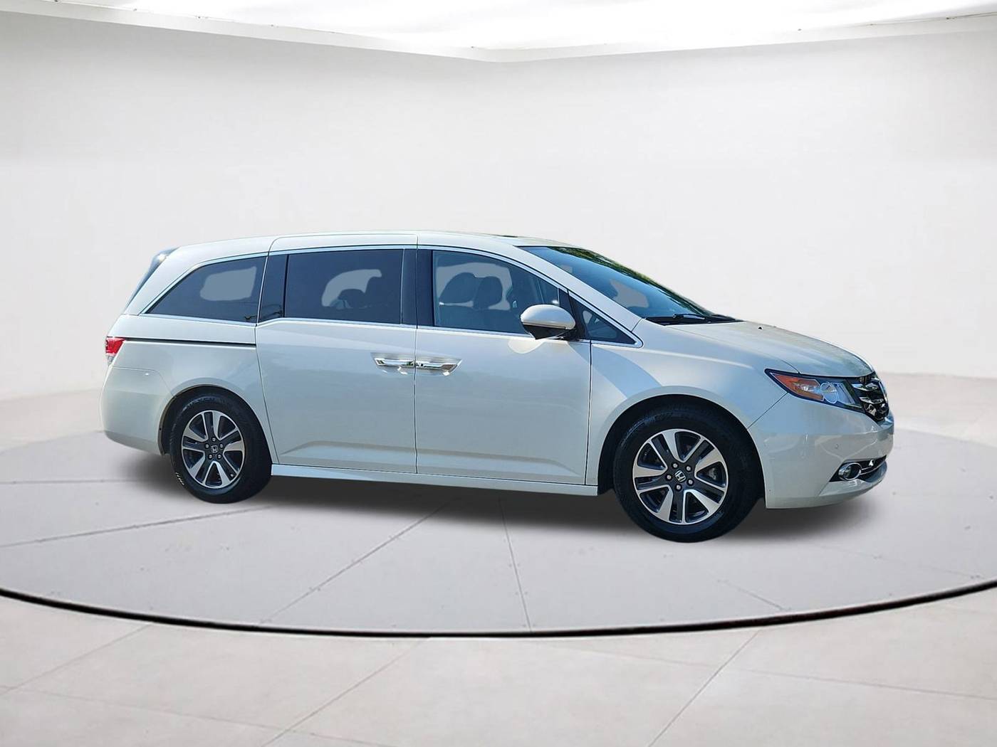 2016 Honda Odyssey Touring — Minivan — 106,227 mi — Falls Church, VA