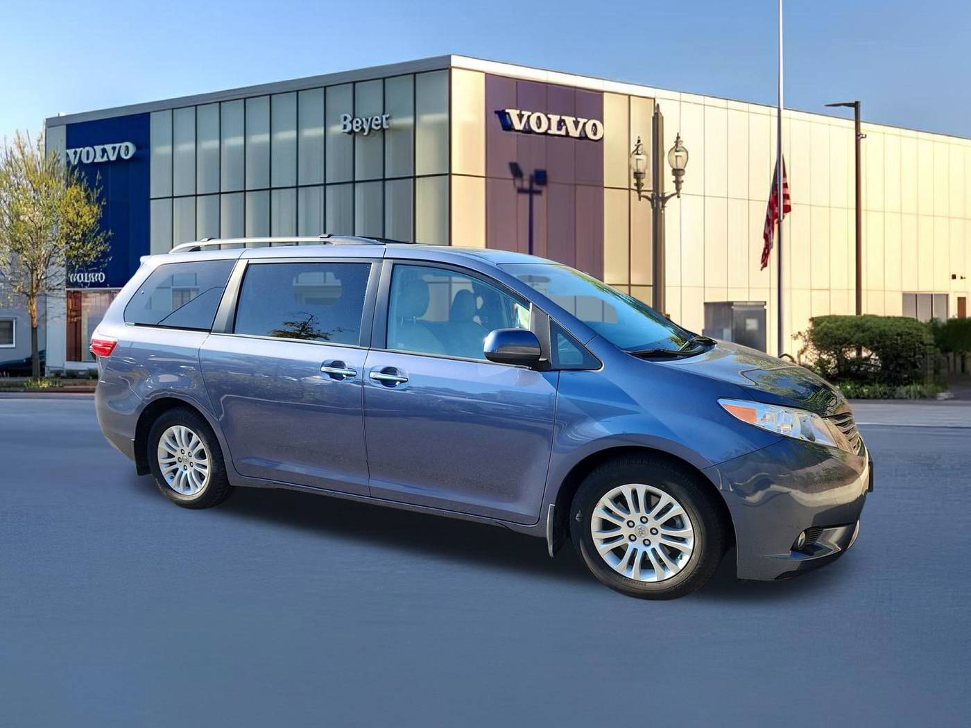 2016 Toyota Sienna L — Minivan — 83,625 mi — Falls Church, VA