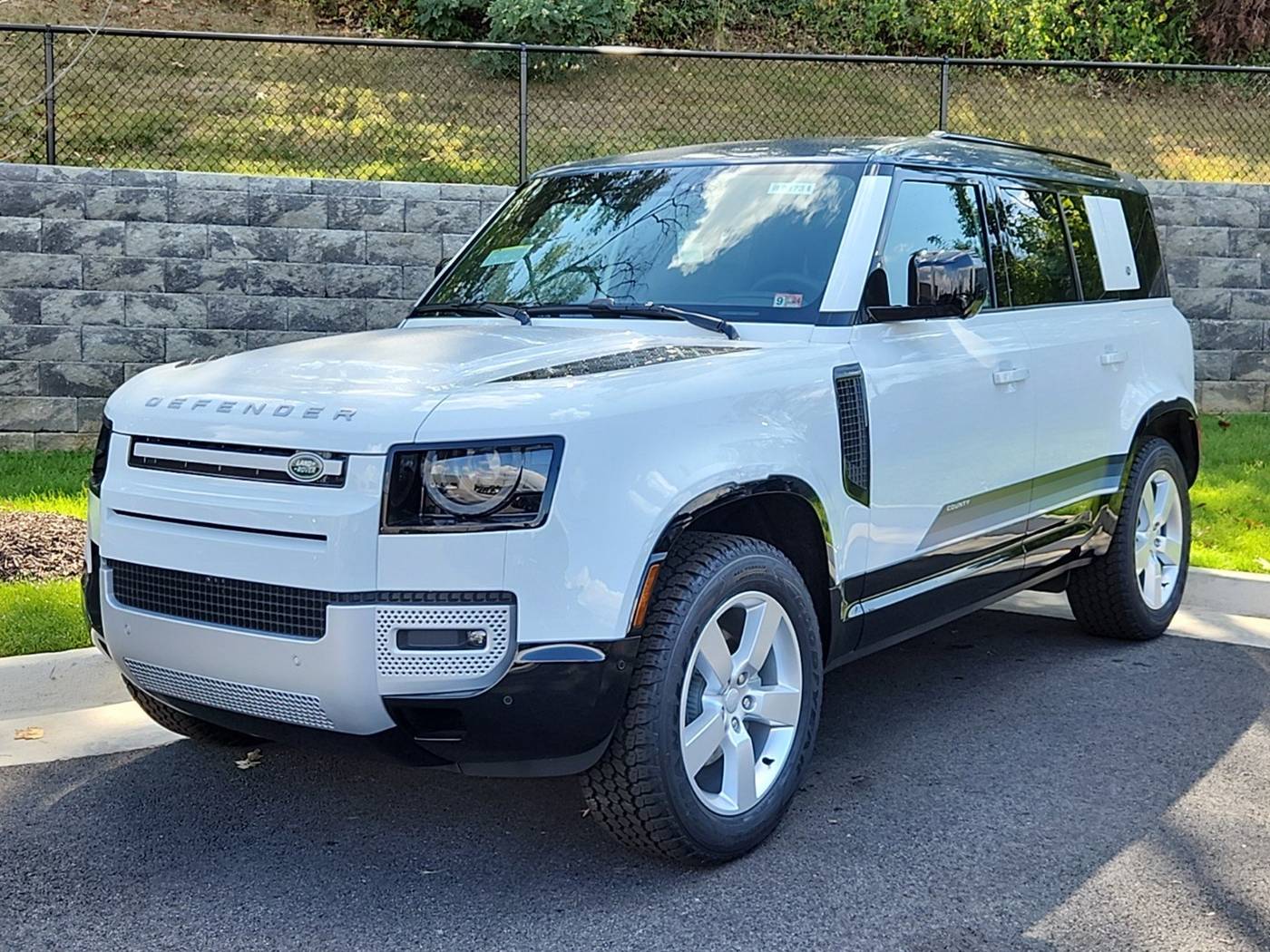2024 Land Rover Defender S — SUV — 56 mi — Alexandria, VA