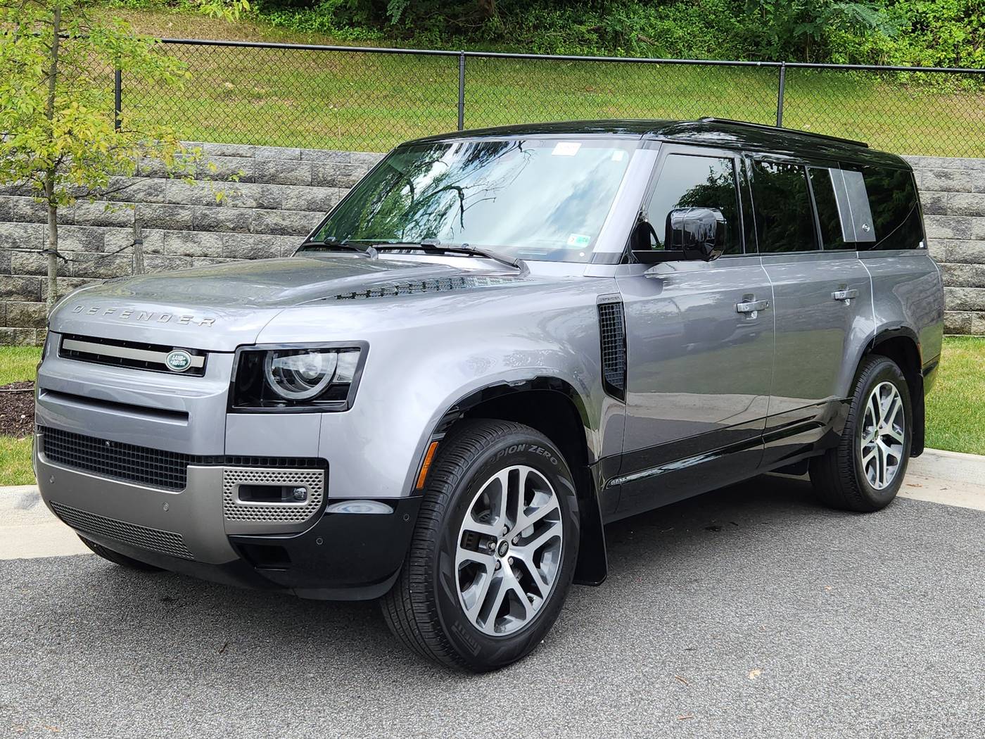 2024 Land Rover Defender X-Dynamic SE — SUV — 28,104 mi — Alexandria, VA