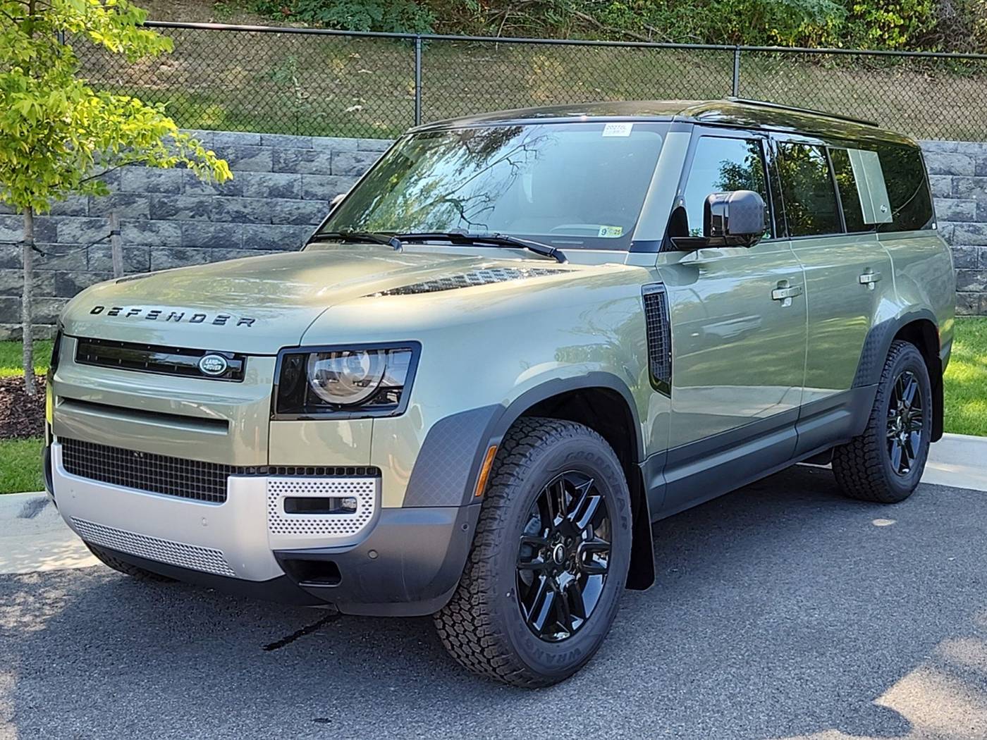 2024 Land Rover Defender S — SUV — 4,992 mi — Alexandria, VA