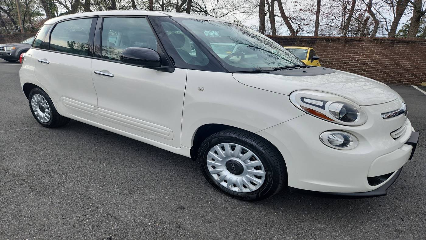 2016 FIAT 500L Pop — Hatchback — 56,991 mi — Alexandria, VA