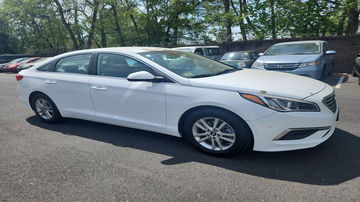 2017 Hyundai Sonata SE — Sedan — 87,158 mi — Alexandria, VA