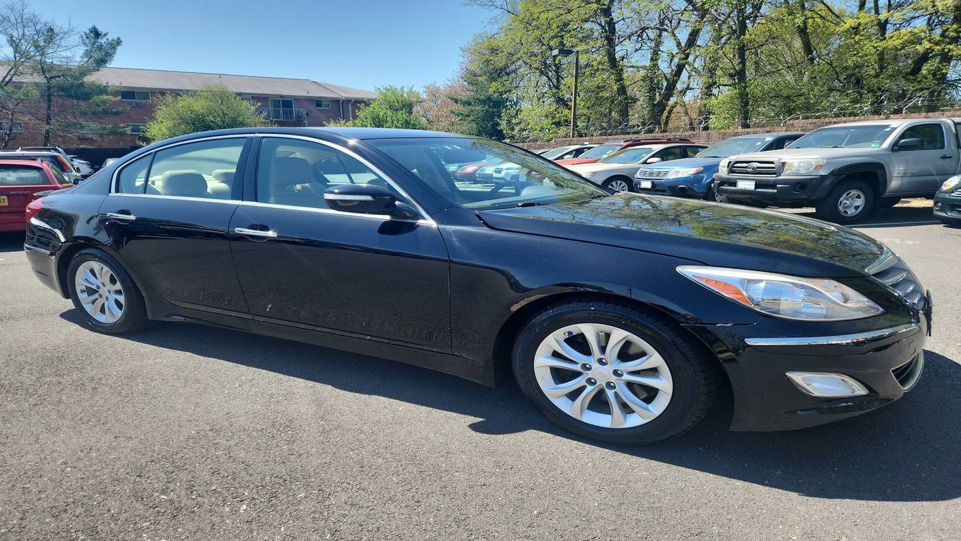 2013 Hyundai Genesis 3.8 — Sedan — 90,981 mi — Alexandria, VA