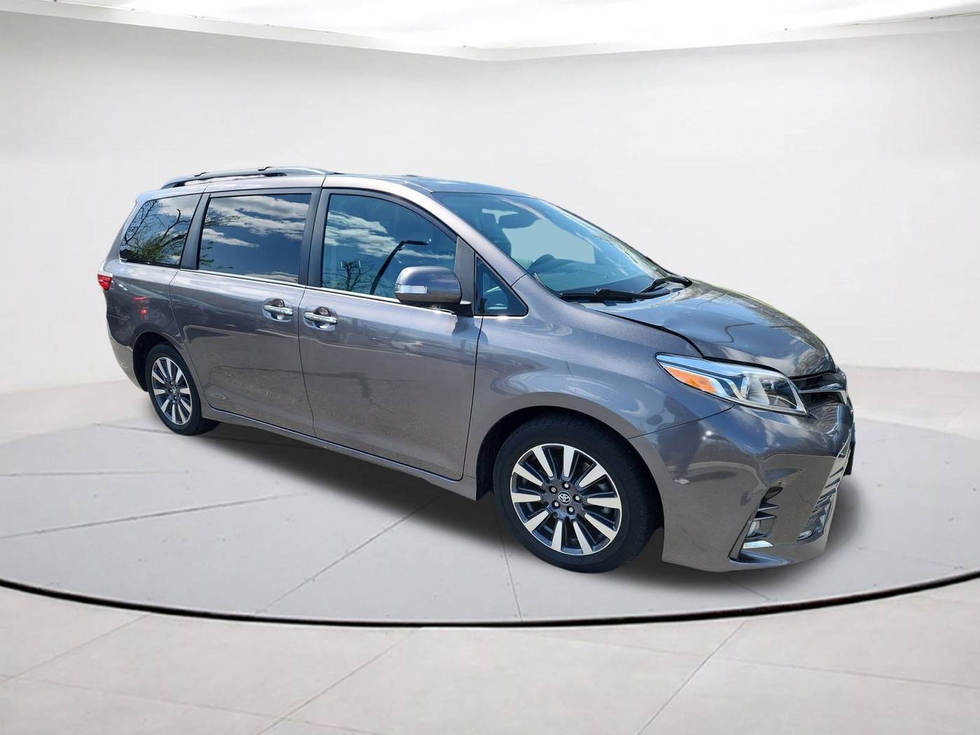 2018 Toyota Sienna L — Minivan — 29,736 mi — Falls Church, VA