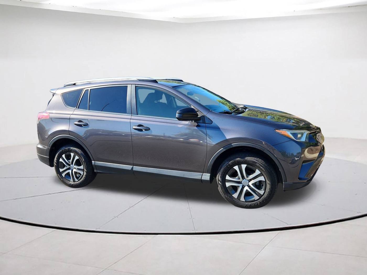 2018 Toyota RAV4 LE — SUV — 82,088 mi — Falls Church, VA