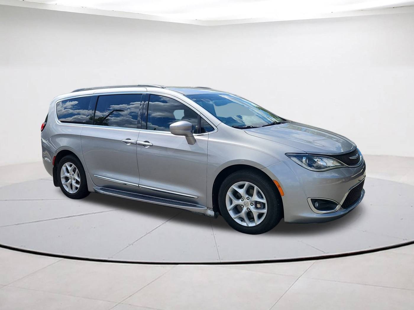 2017 Chrysler Pacifica Touring L — Minivan — 56,017 mi — Falls Church, VA