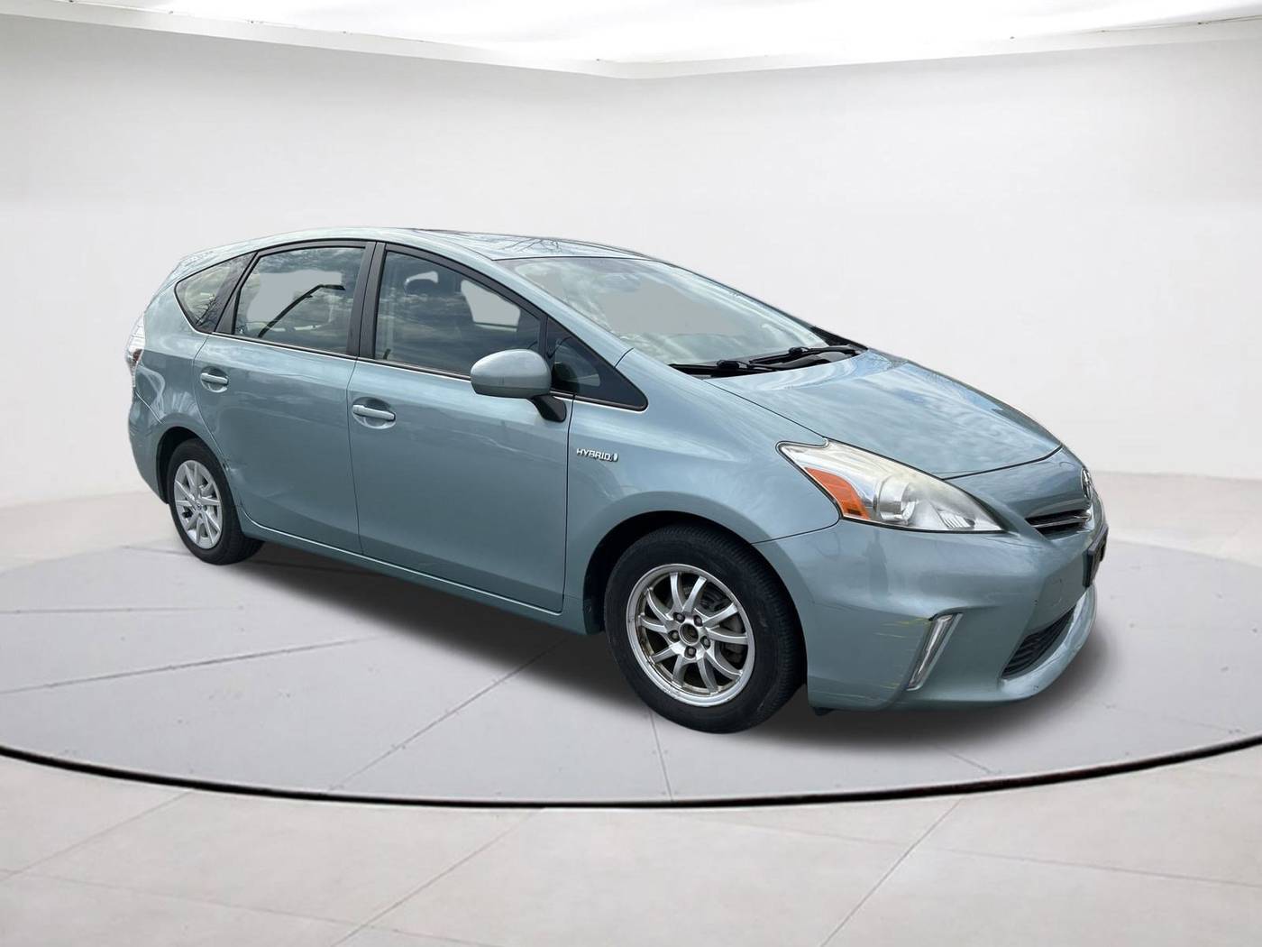 2013 Toyota Prius v Two — Wagon — 75,931 mi — Falls Church, VA
