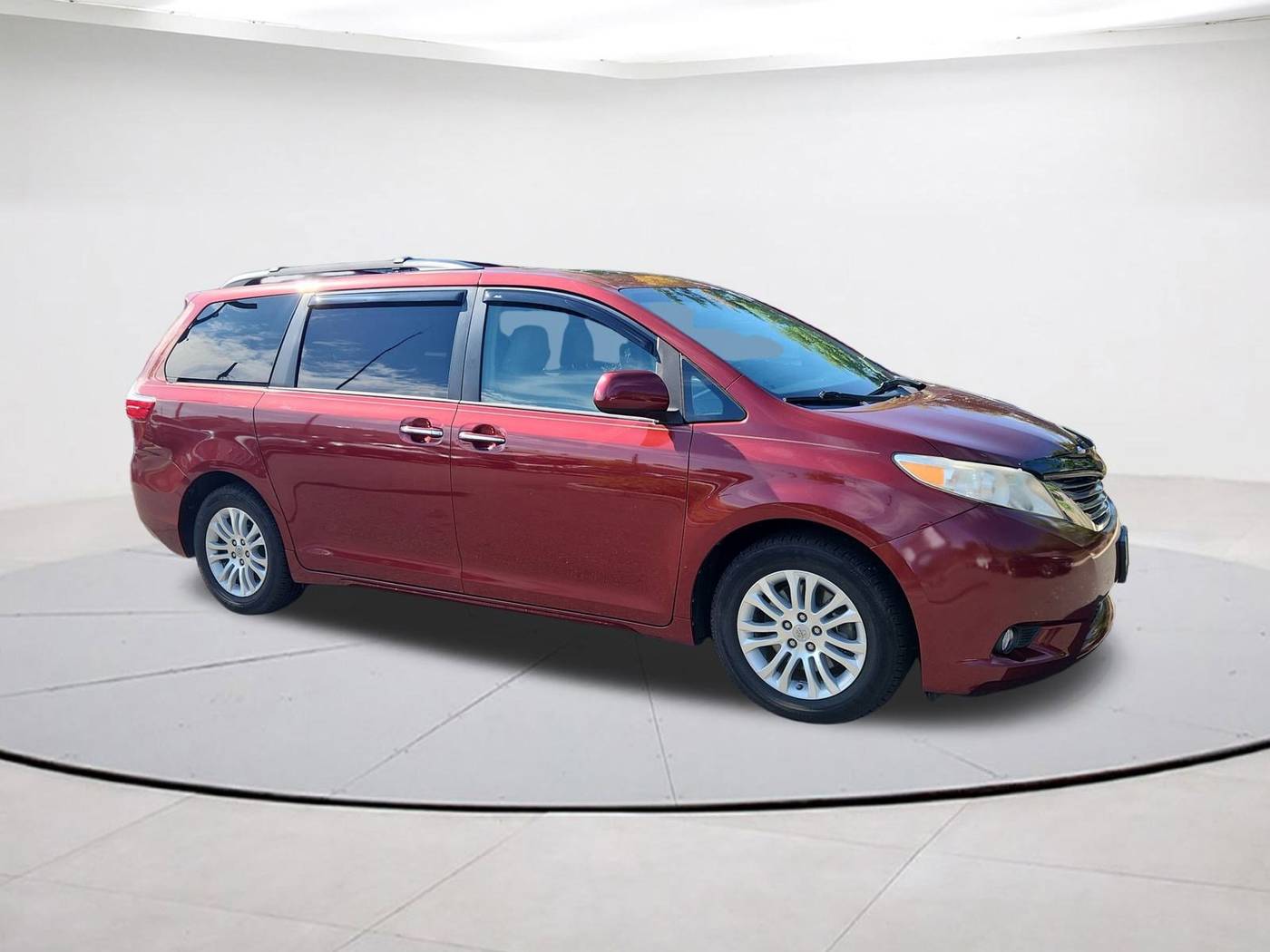 2016 Toyota Sienna L — Minivan — 39,969 mi — Falls Church, VA