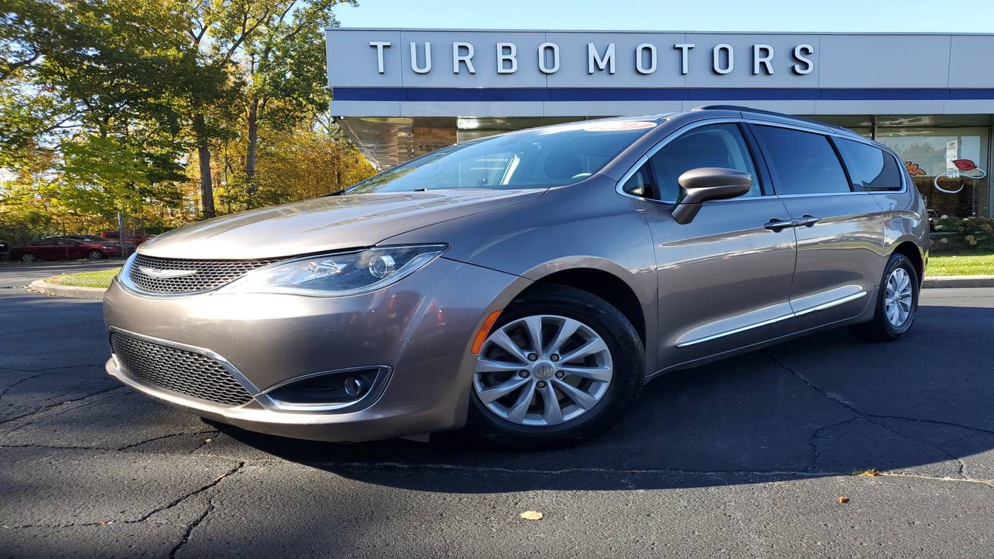 2017 Chrysler Pacifica Touring L — Minivan — 102,793 mi — Taylor, MI