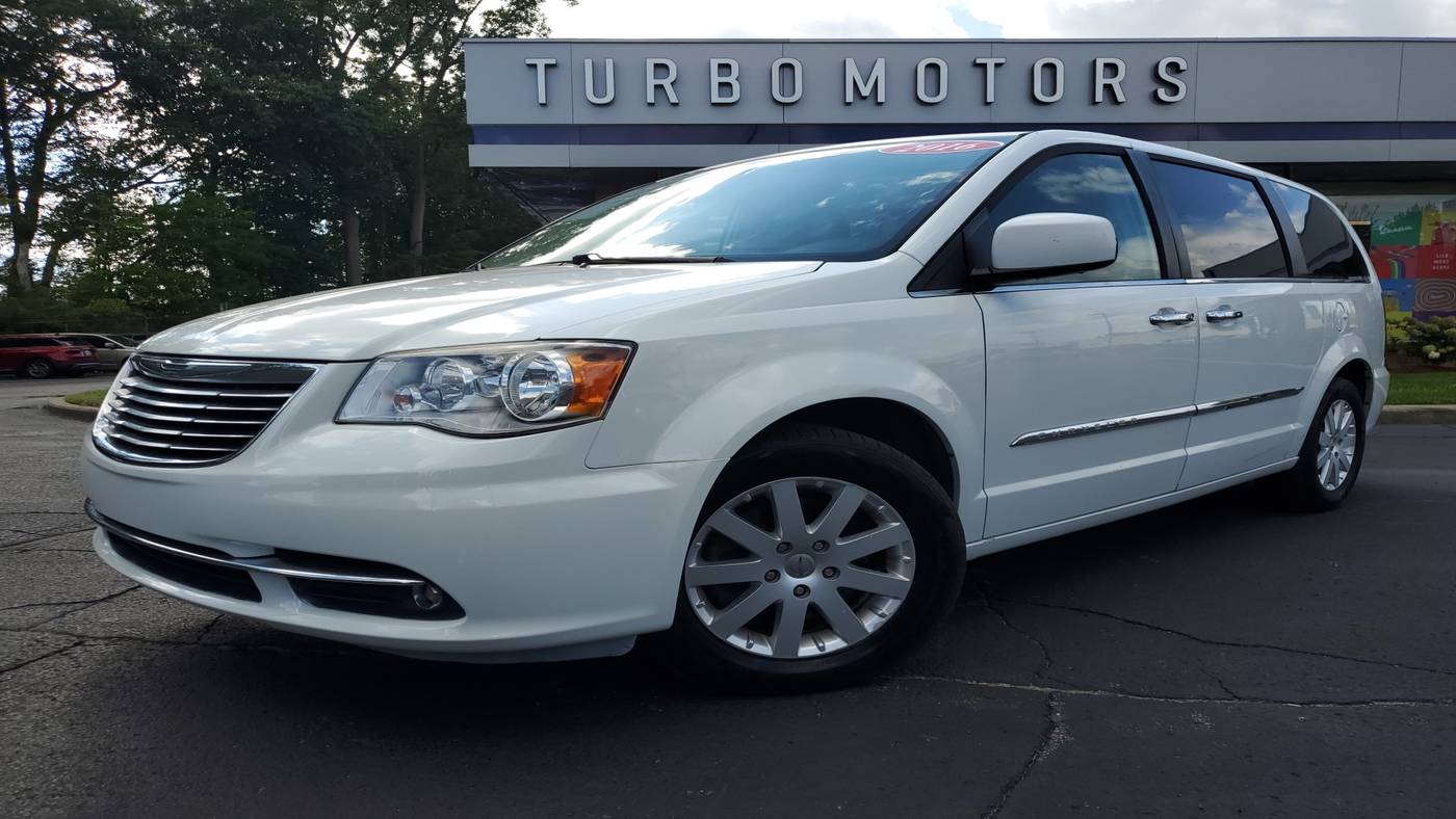 2016 Chrysler Town & Country Touring — Minivan — 107,871 mi — Taylor, MI