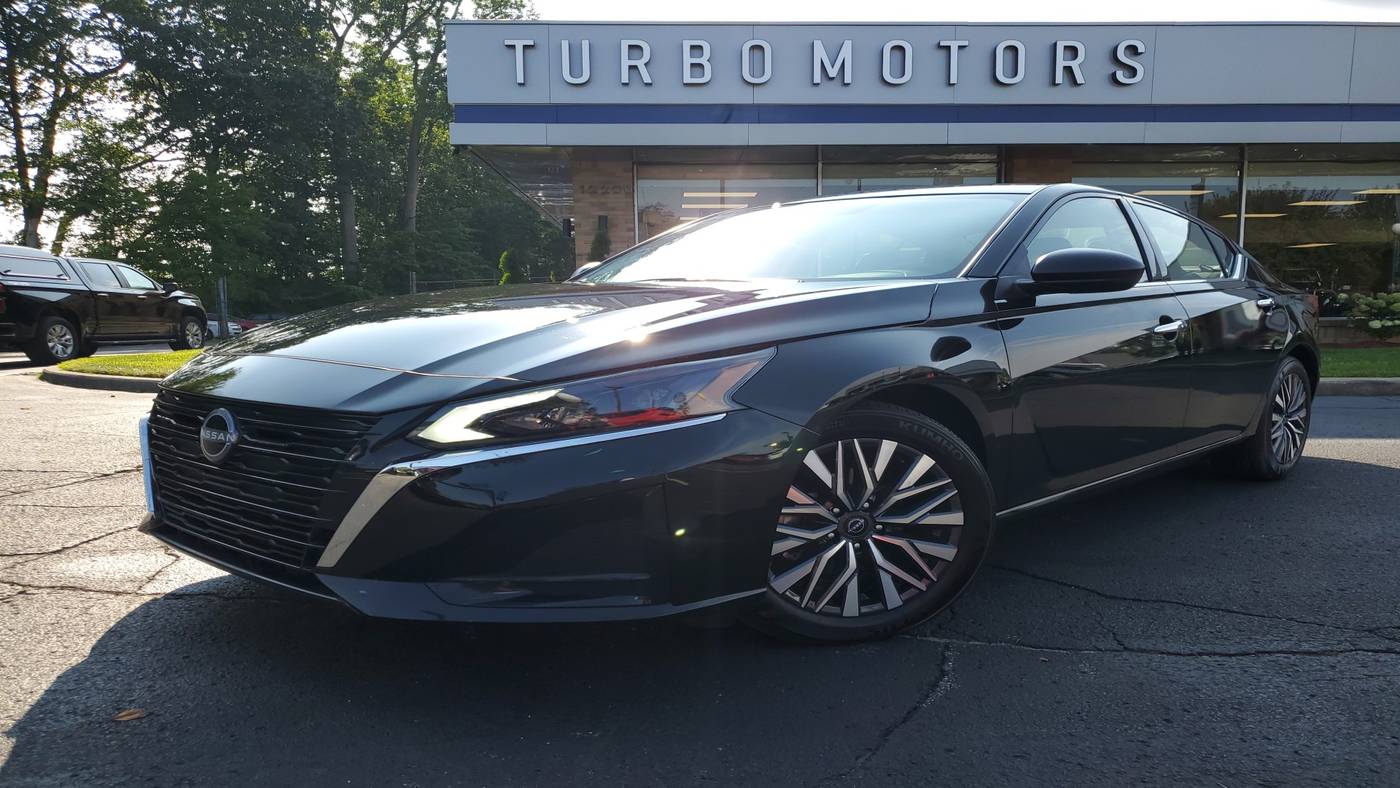 2025 Nissan Altima SV — Sedan — 13,624 mi — Taylor, MI