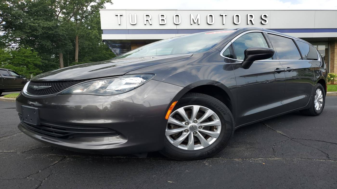 2017 Chrysler Pacifica Touring — Minivan — 126,249 mi — Taylor, MI