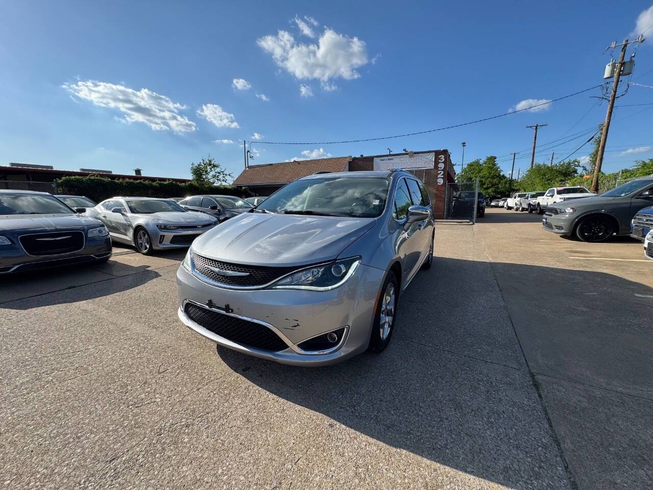 2018 Chrysler Pacifica Limited — Minivan — 130,029 mi — Garland, TX