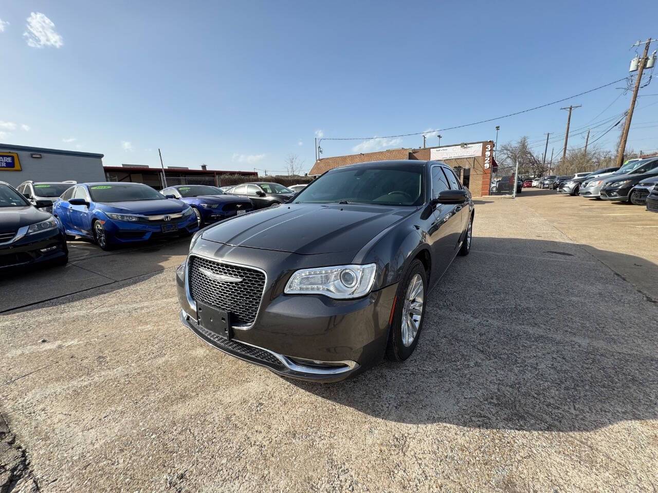 2017 Chrysler 300 Limited — Sedan — 92,348 mi — Garland, TX