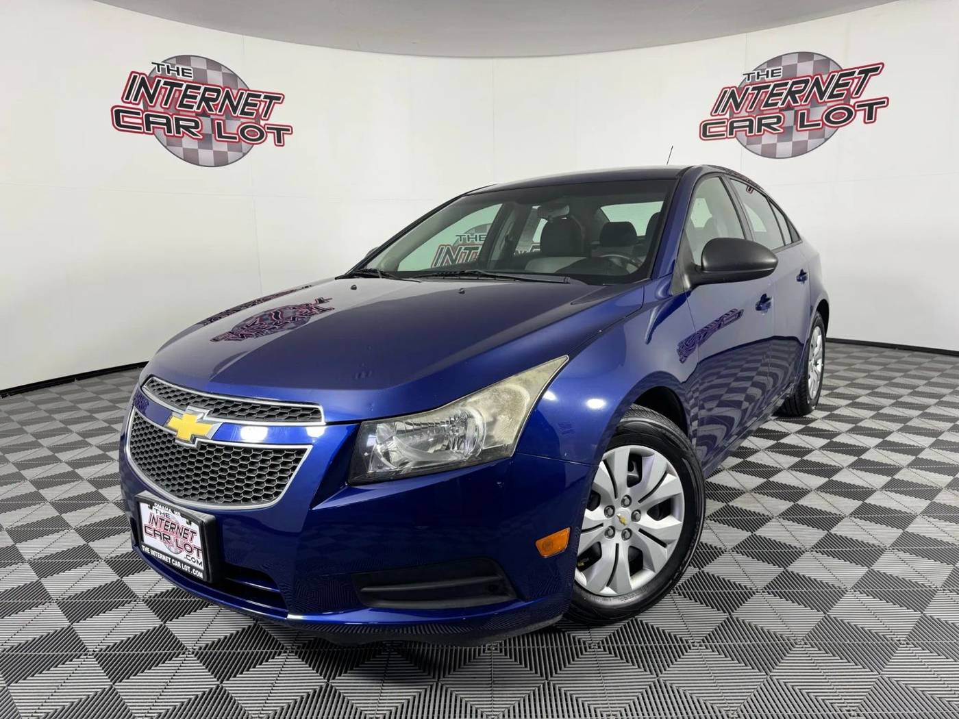 2013 Chevrolet Cruze LS — Sedan — 105,271 mi — Lincoln, NE