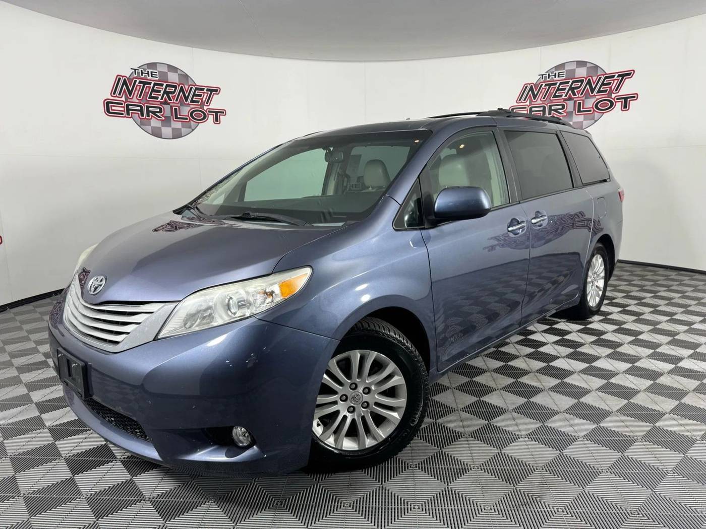 2015 Toyota Sienna XLE — Minivan — 171,125 mi — Lincoln, NE