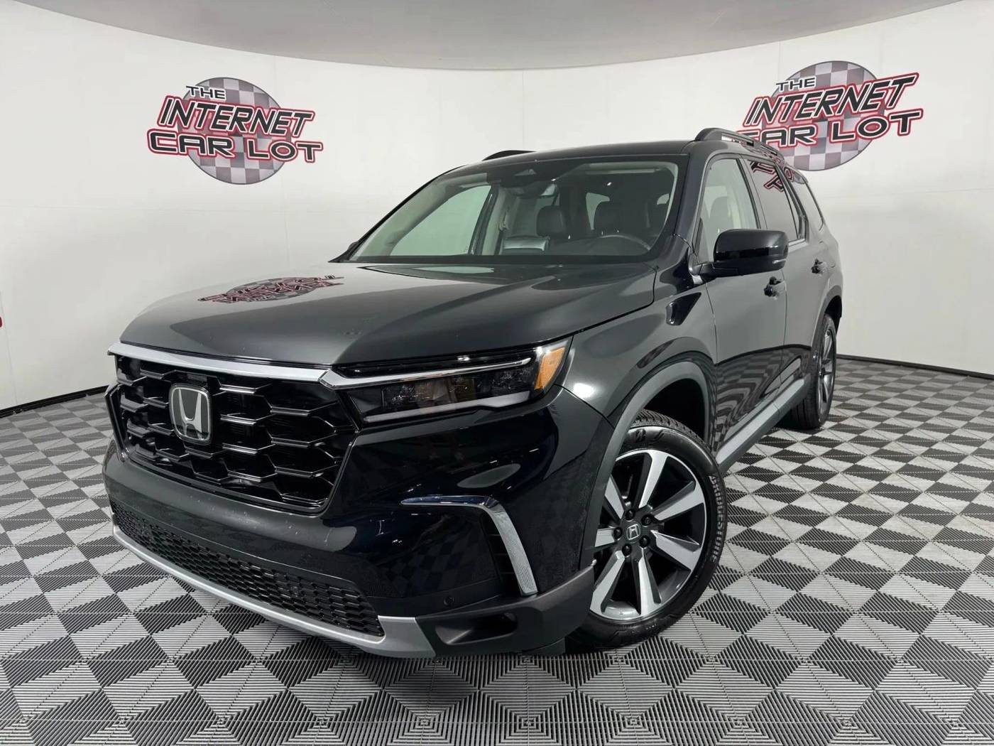 2025 Honda Pilot Touring — SUV — 3,665 mi — Lincoln, NE