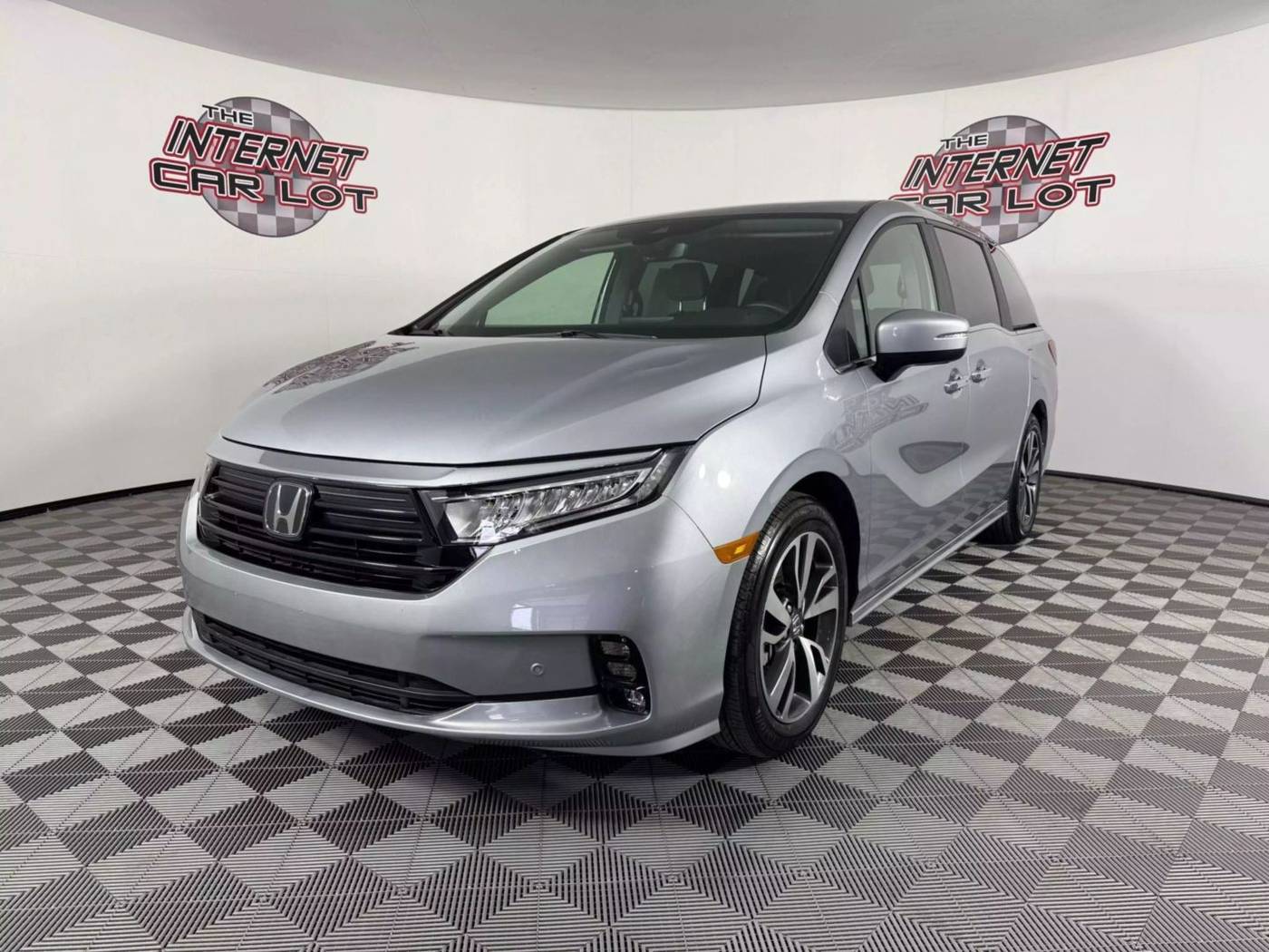 2024 Honda Odyssey Touring — Minivan — 15,974 mi — Lincoln, NE