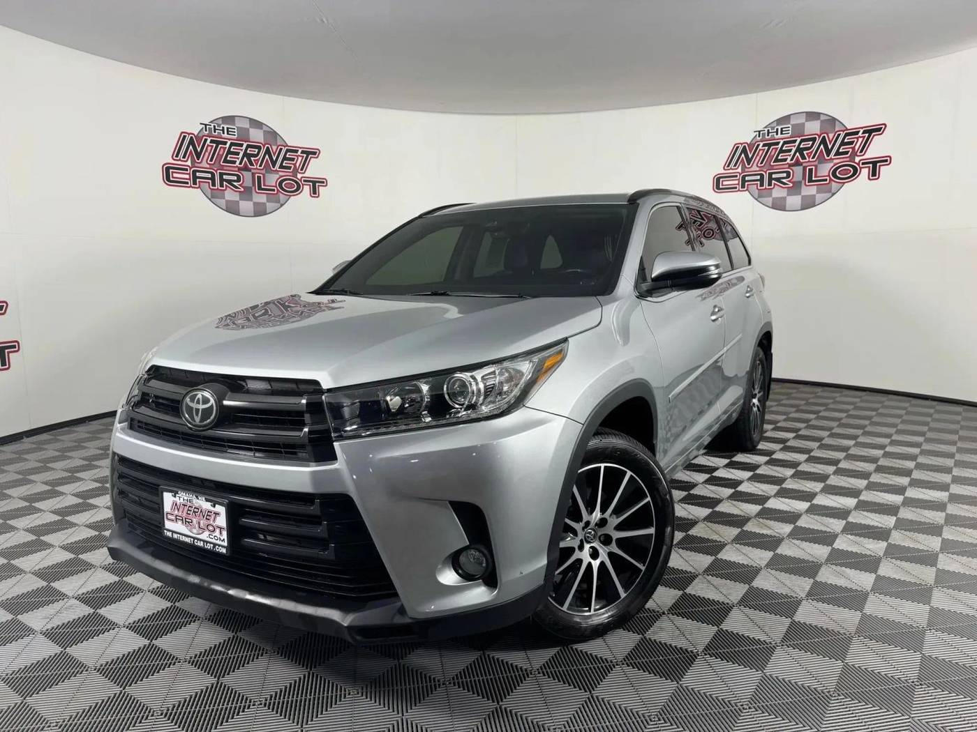 2017 Toyota Highlander SE V6 — SUV — 53,866 mi — Lincoln, NE