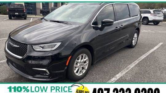 2022 Chrysler Pacifica Touring L — Minivan — 28,892 mi — Orlando, FL
