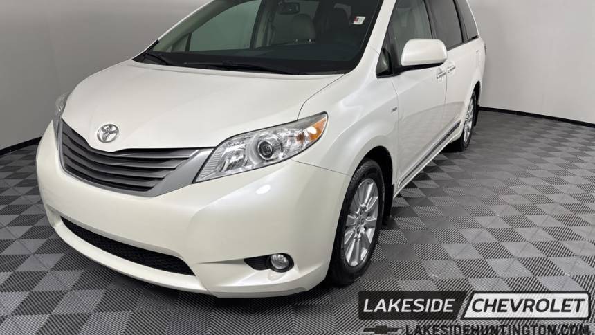 2017 Toyota Sienna XLE Premium — Minivan — 121,065 mi — Huntington, IN