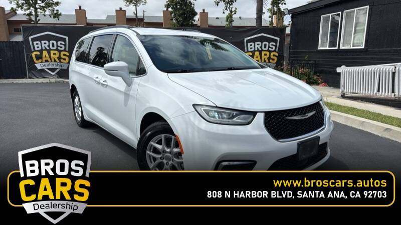 2022 Chrysler Pacifica Touring L — Minivan — 136,661 mi — Santa Ana, CA