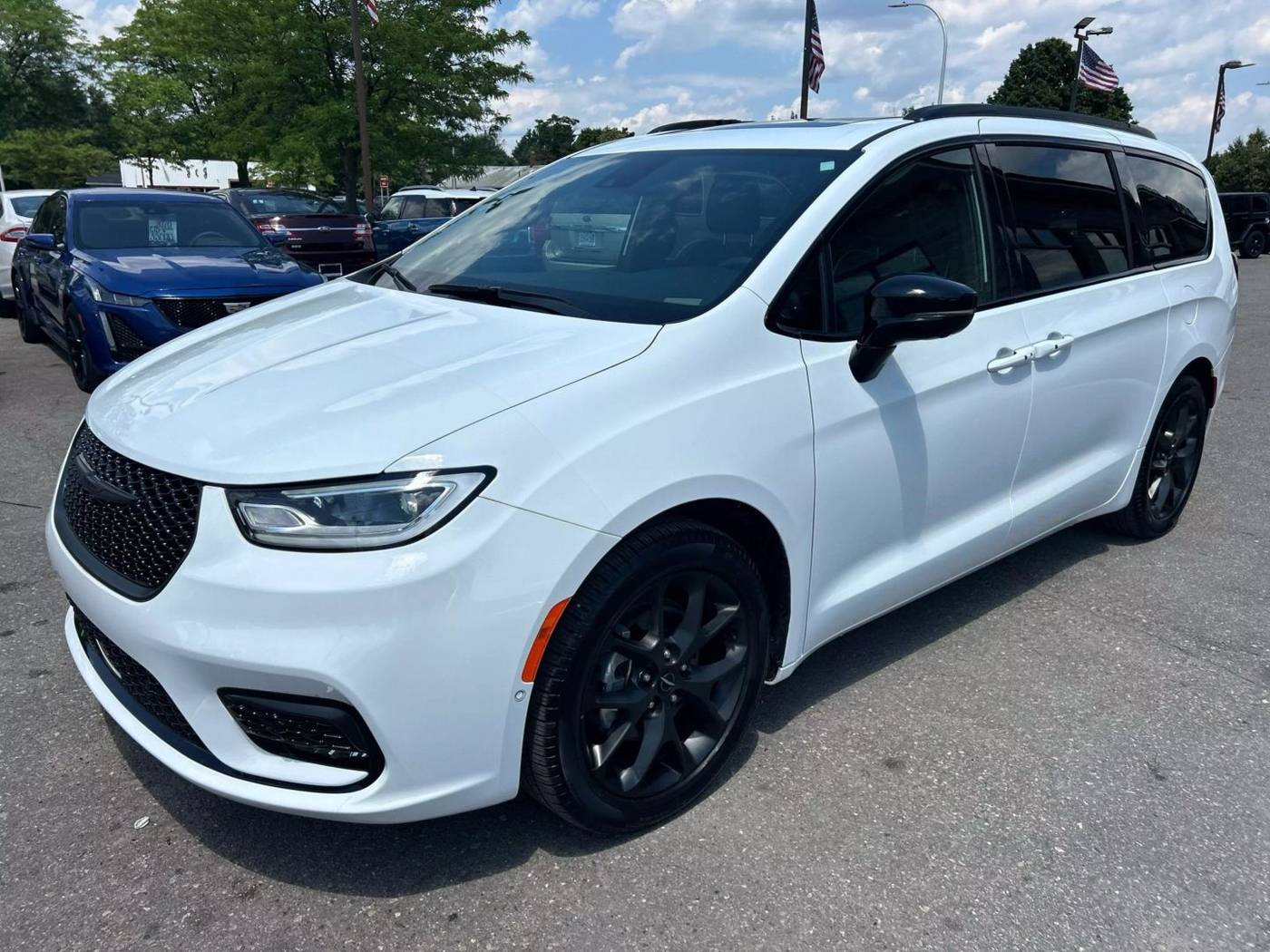 2023 Chrysler Pacifica Limited — Minivan — 11,455 mi — Wayne, MI