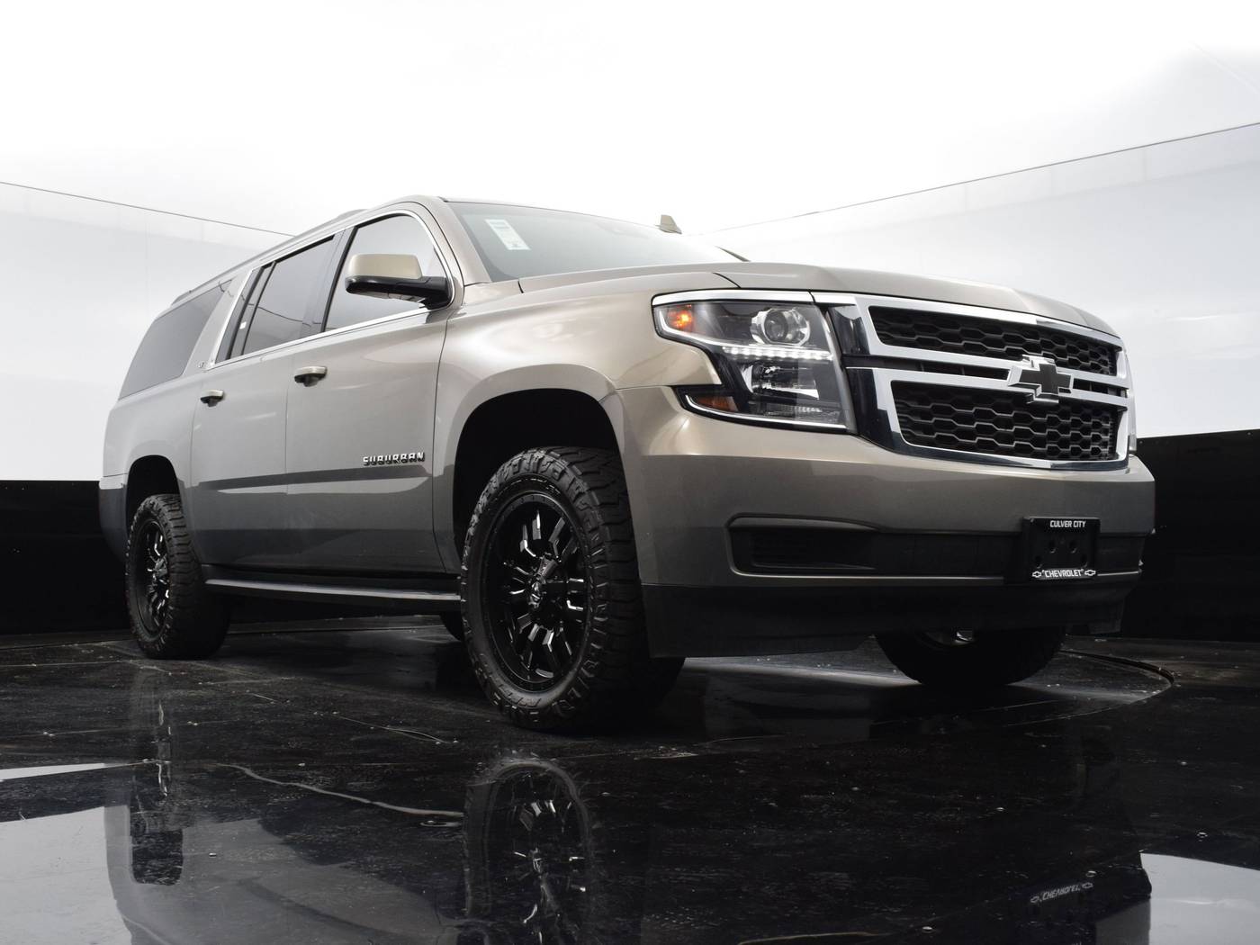 2019 Chevrolet Suburban LT — SUV — 137,950 mi — Culver City, CA