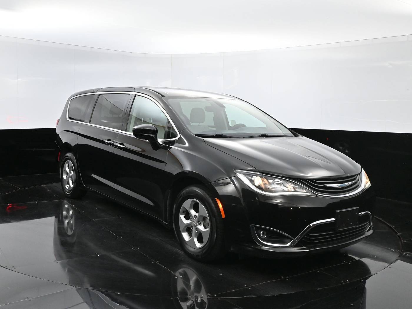 2018 Chrysler Pacifica Hybrid Touring Plus — Minivan — 71,120 mi — Culver City, CA