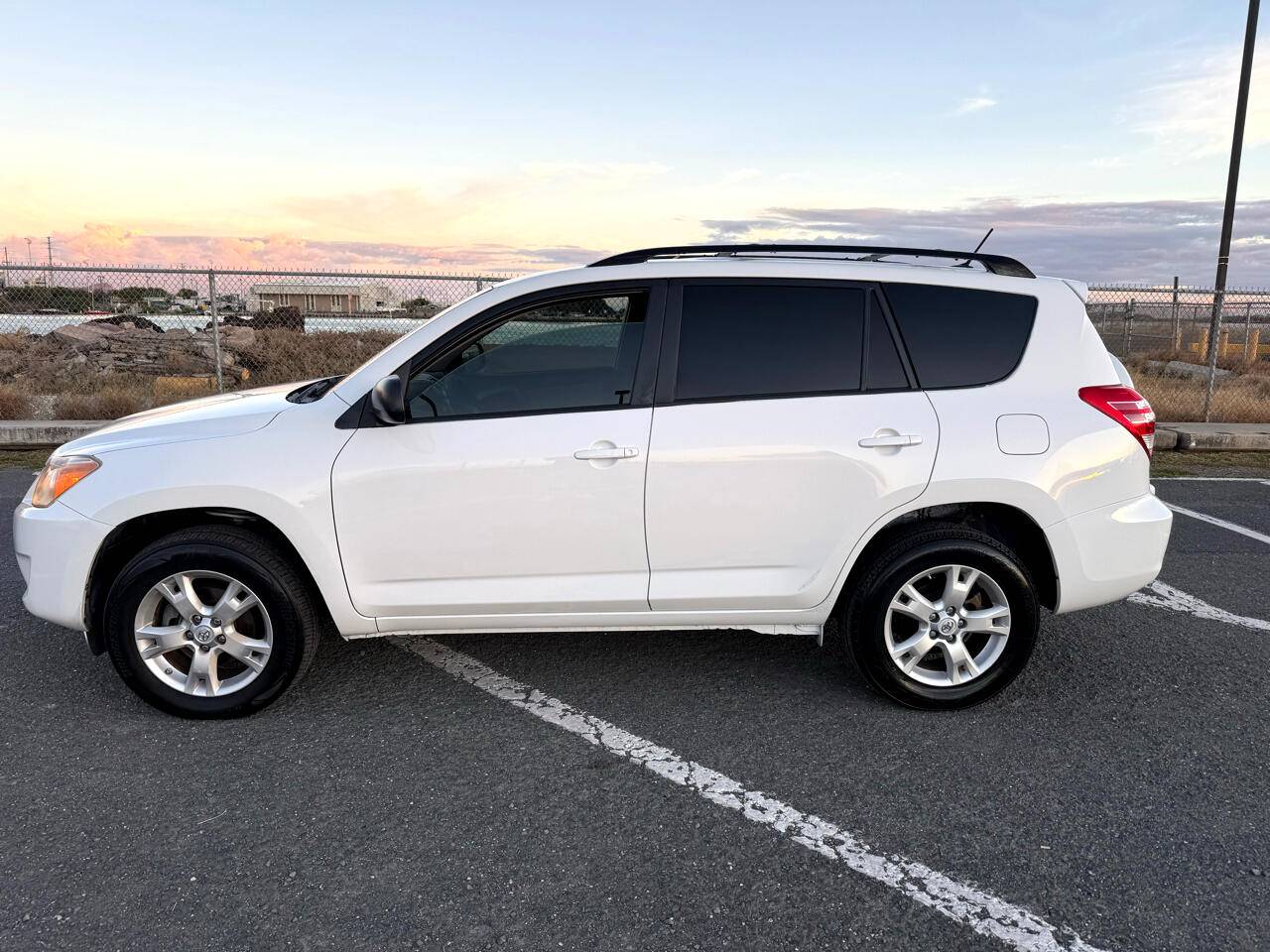 2009 Toyota RAV4 Base V6 — SUV — 105,021 mi — Honolulu, HI