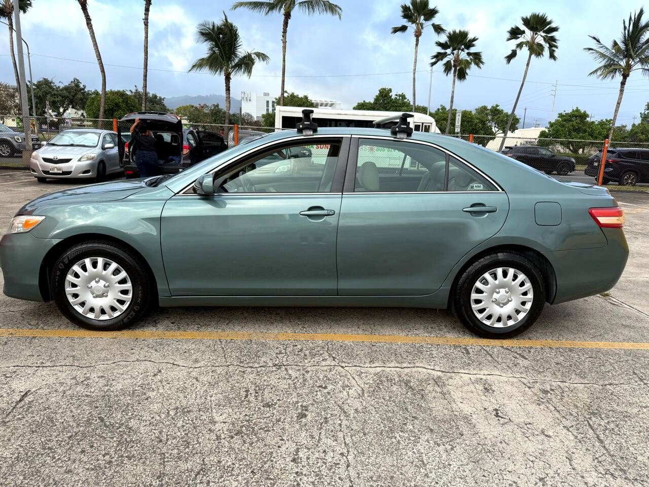2011 Toyota Camry LE — Sedan — 101,000 mi — Honolulu, HI