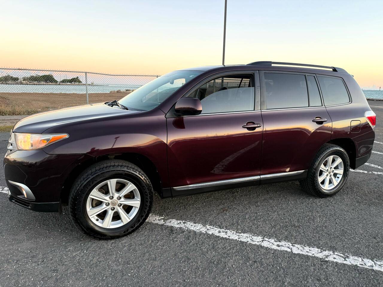 2011 Toyota Highlander Highlander V6 — SUV — 123,835 mi — Honolulu, HI