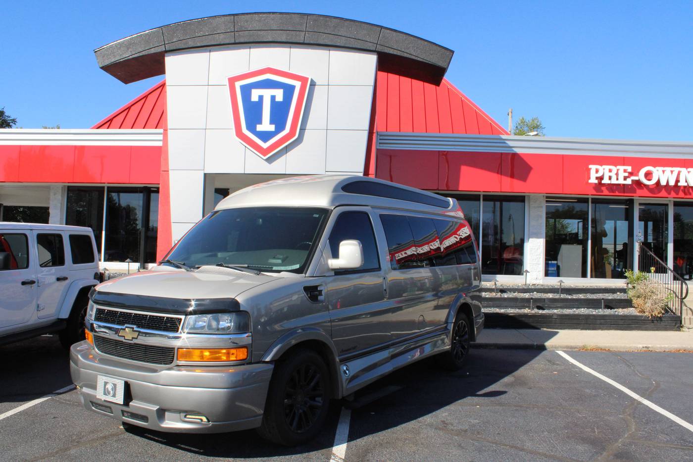 2021 Chevrolet Express Passenger LS — Passenger Van — 63,534 mi — Taylor, MI