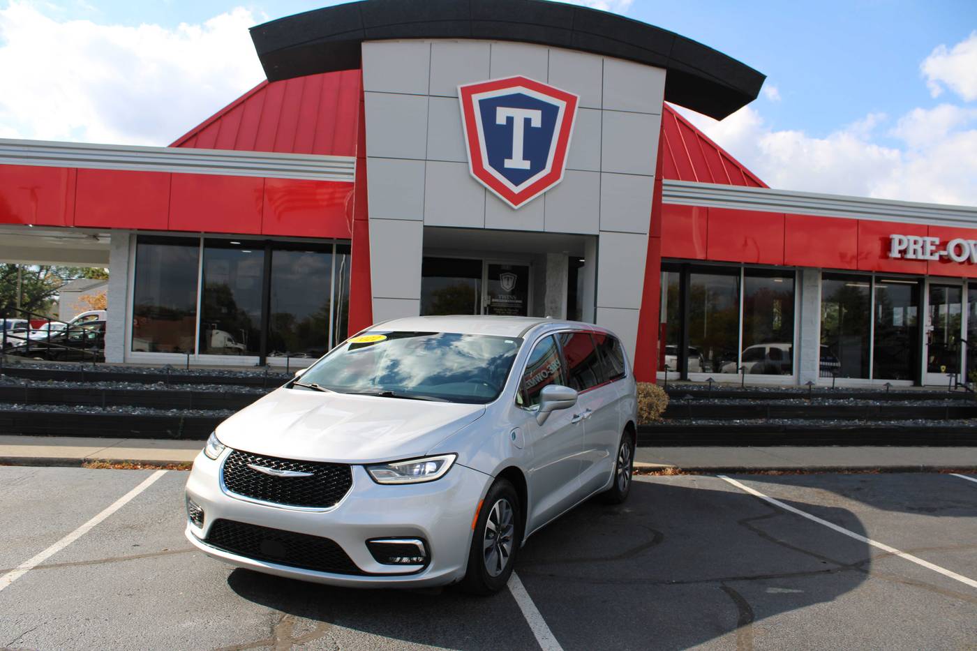 2022 Chrysler Pacifica Hybrid Touring L — Minivan — 97,866 mi — Taylor, MI