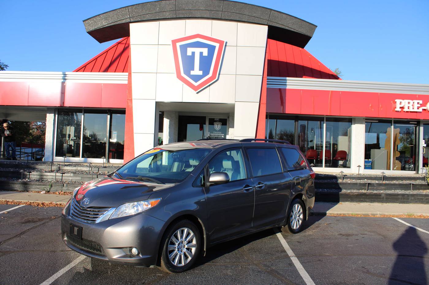 2017 Toyota Sienna XLE — Minivan — 162,621 mi — Taylor, MI