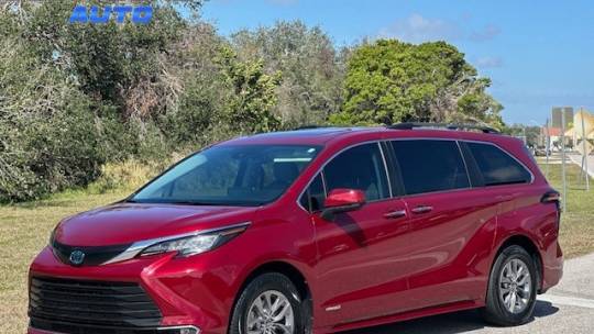 2021 Toyota Sienna XLE — Minivan — 82,723 mi — Sarasota, FL