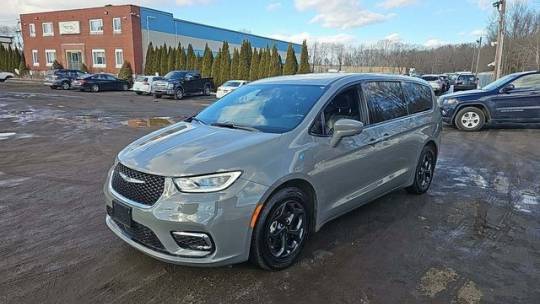 2022 Chrysler Pacifica Hybrid Touring L — Minivan — 67,725 mi — Plantation, FL